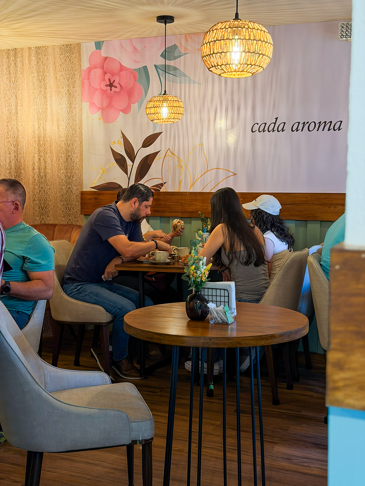 Momentos compartidos en la cafetería